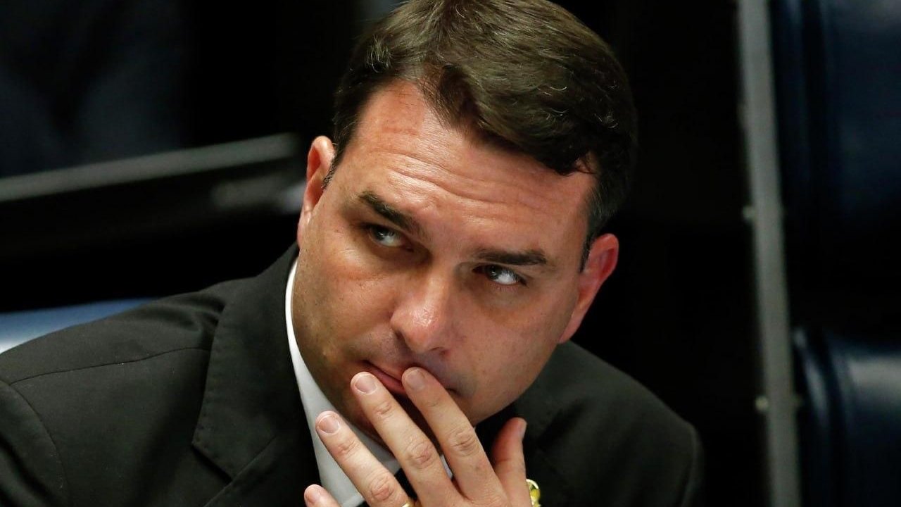 Mídia: bolsonaristas acumulam fugas ao exterior após derrotas e avanços de processos judiciais