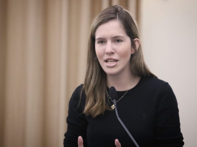 Após caso de criança autista agredida por terapeuta, Cibele Moura cobra punição