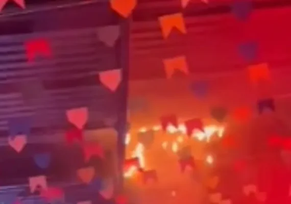 Princípio de incêndio assusta clientes em bar no Jaraguá, em Maceió, mas ninguém se fere