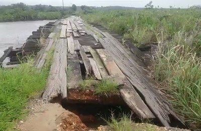 Ponte localizada no município de Penedo está sem condições de tráfego