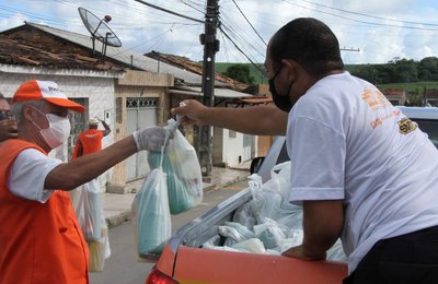 Prefeitura de Rio Largo entrega kits de higienização em áreas carentes do município