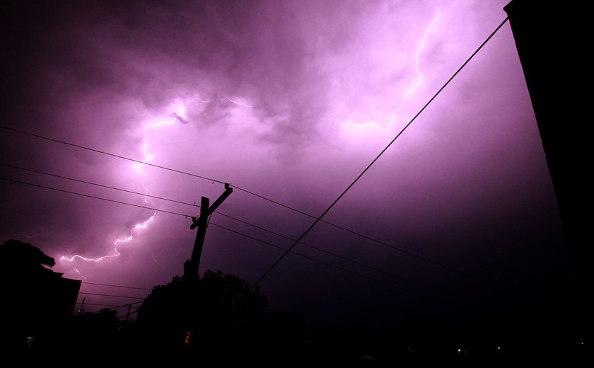 Inmet emite alerta de tempestades de 'grande perigo' para quatro estados e há chance de temporal por todo o país