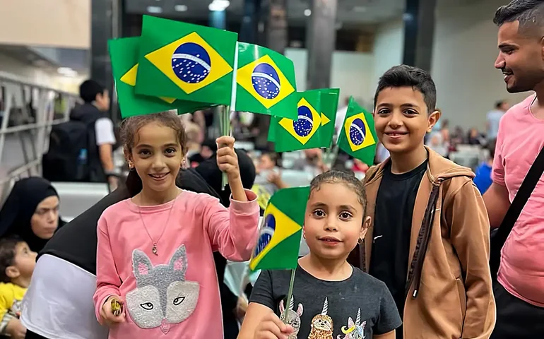 Grupo de 47 brasileiros e familiares consegue deixar a Faixa de Gaza