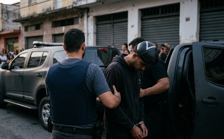Polícia Civil prende suspeito de assaltar usando máscaras de personagens de séries e filmes