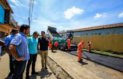 Rui vistoria obras de infraestrutura no Vergel