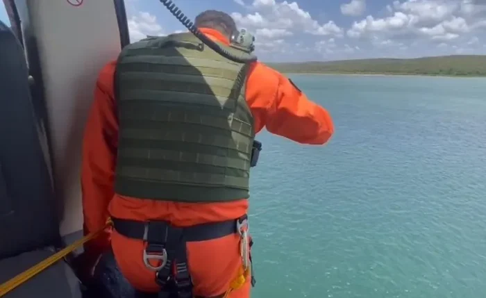 Helicóptero Falcão 6 foi usado na varredura sobre o Rio São Francisco