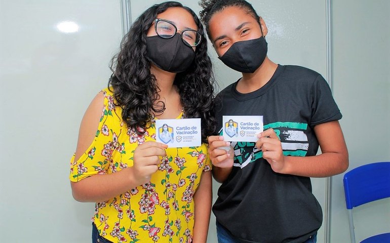 Adolescentes voltam a ser vacinados contra Covid em Penedo