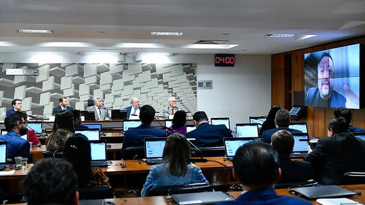 Reforma tributária ameaça saúde e educação, aponta debate na CAE