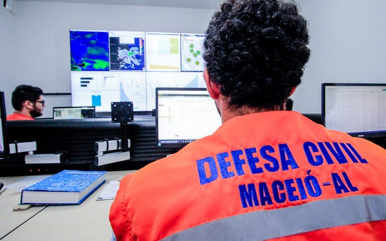 Defesa Civil trabalha em nível de atenção e monitora chuva na capital