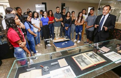 Estudantes conhecem história do Judiciário em exposição no Tribunal de Justiça de Alagoas