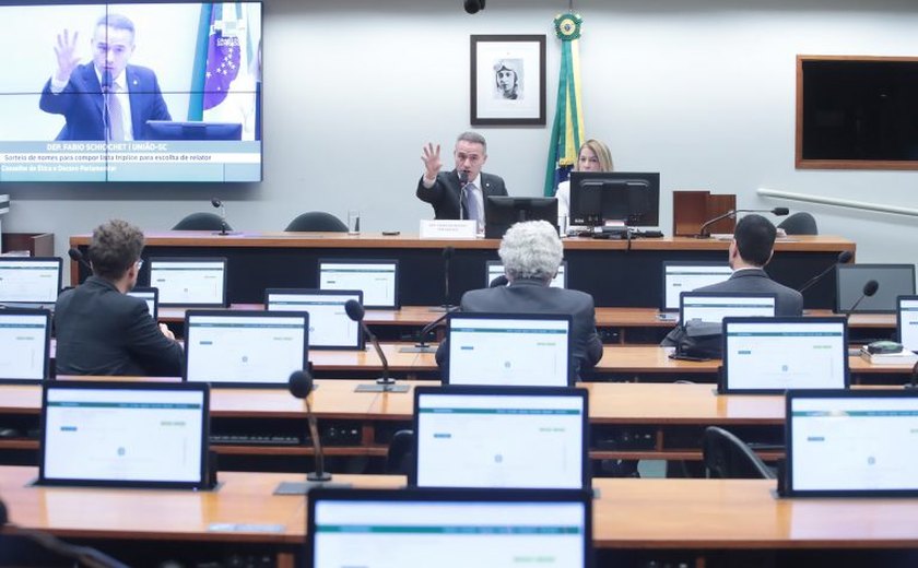 Conselho faz novo sorteio para relator de processo contra André Janones