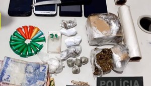 Material apreendido com a jovem inclui drogas e material que seria utilizado no tráfico de drogas. / Foto: Foto: Polícia Militar de Sergipe