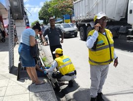 Ronda no Bairro prende motorista embriagada após acidente na orla de Maceió