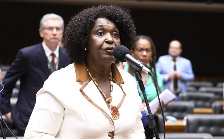 Comissão aprova projeto que obriga municípios a terem ponto de distribuição de absorventes