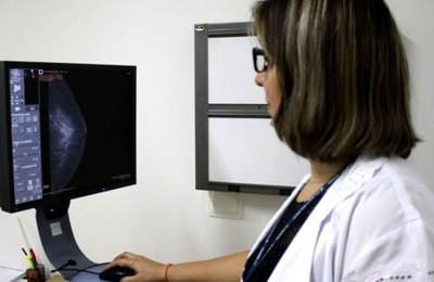 Lei que amplia prevenção de câncer em mulheres pelo SUS é sancionada