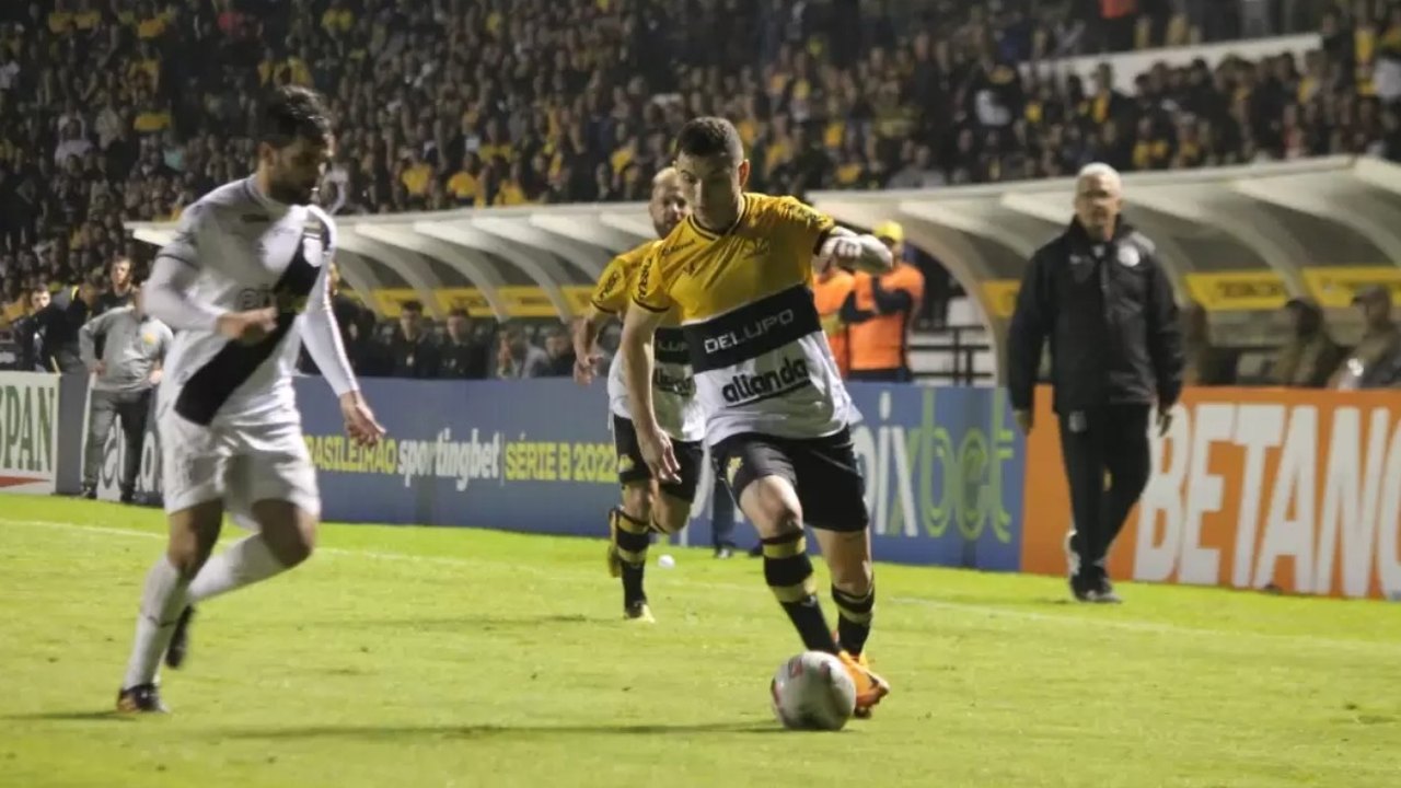 Criciúma busca empate com a Ponte Preta no fim em jogo com denúncias de racismo