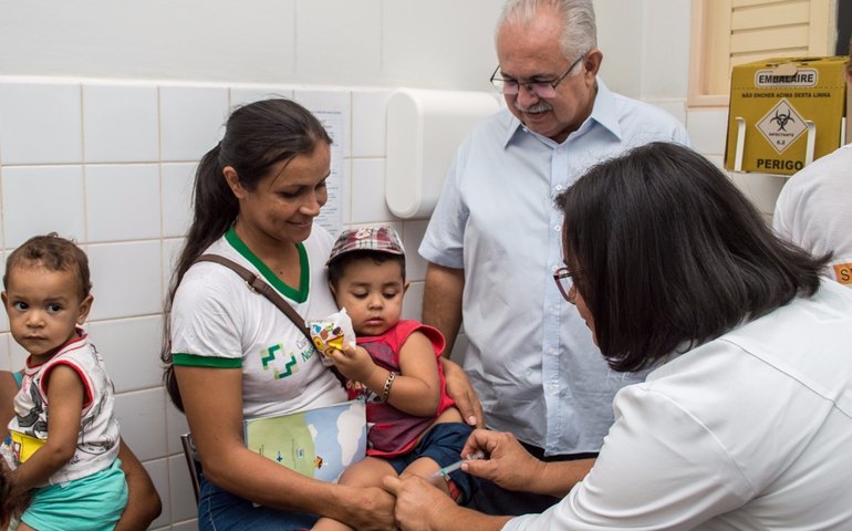 Influenza: vacinação drive-thru acontece em dois shoppings da capital