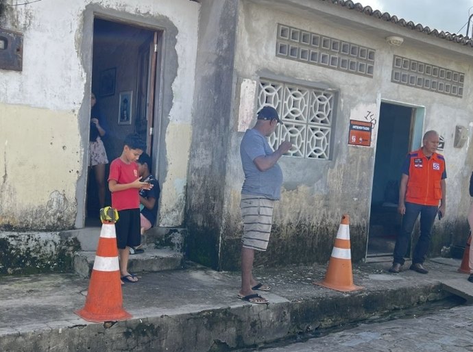 Prefeitura de Penedo adota medidas emergenciais em residências com solo superaquecido