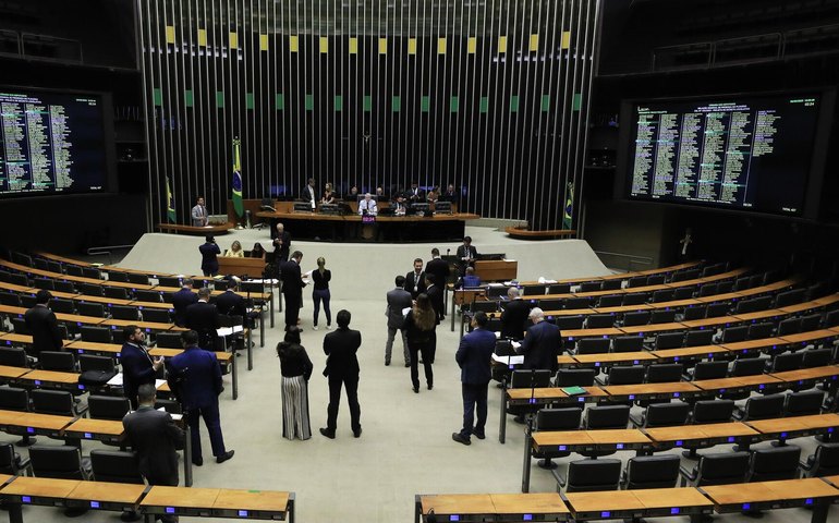 Câmara aprova exclusão de gastos com saúde e educação do limite do arcabouço fiscal