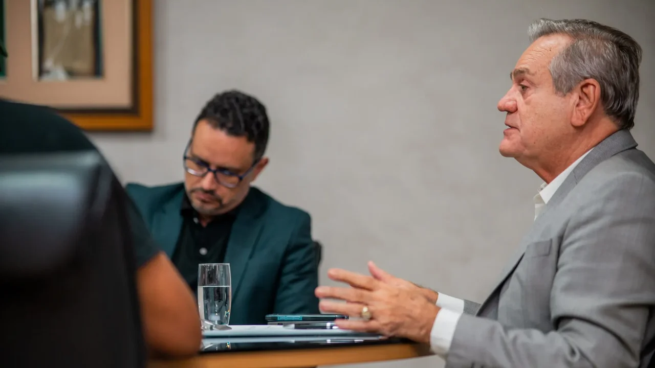 Lessa, mais uma vez, faz o papel que Dantas se mostra inábil no Executivo