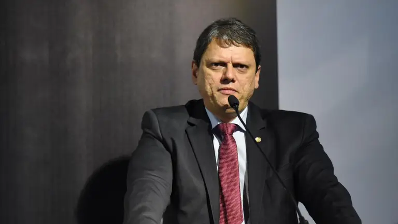 Tarcísio recebe Eduardo Bolsonaro e confirma titular da Educação