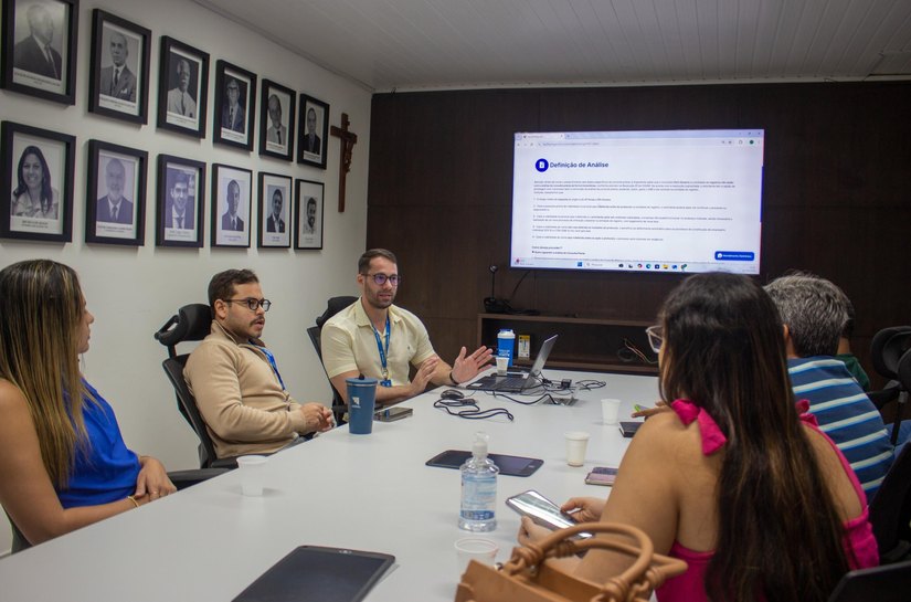 Junta Comercial recebe representantes de Feliz Deserto para melhoria do ambiente empresarial
