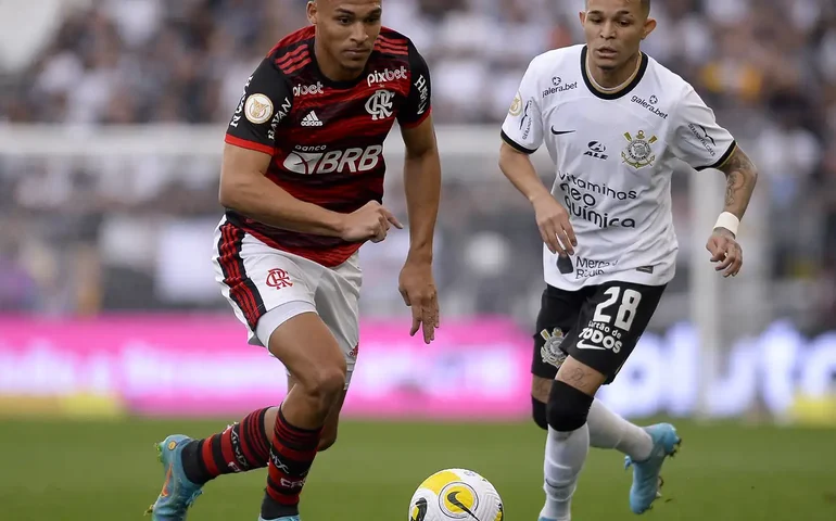 Corinthians x Flamengo: Juiz relata catimba com bolas esvaziadas por gandula e pela torcida