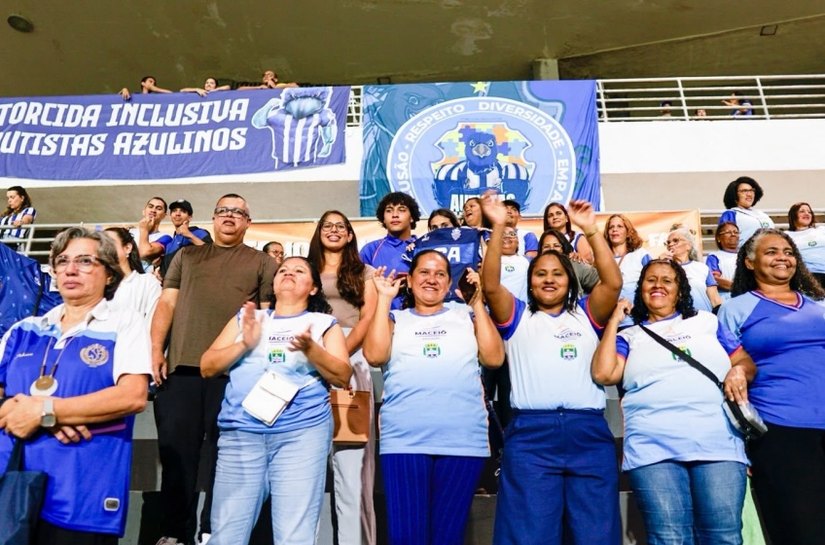 Alunos da EJAI vivenciam pela primeira vez experiência do Projeto Jovem Torcedor