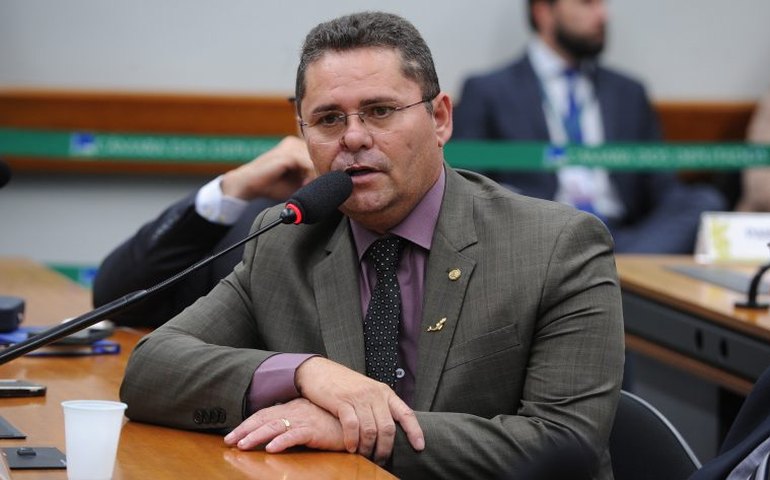 Comissão aprova proposta que torna crime a violação de bagagem para o tráfico de drogas
