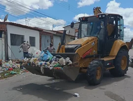 Intervenção em Delmiro: Justiça atende MP e ordena internação de acumulador e limpeza de 'casa do lixo'