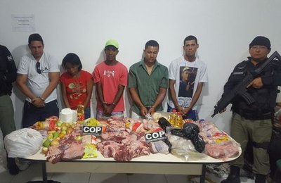 Agentes flagram funcionários roubando alimentos no sistema penitenciário em Maceió