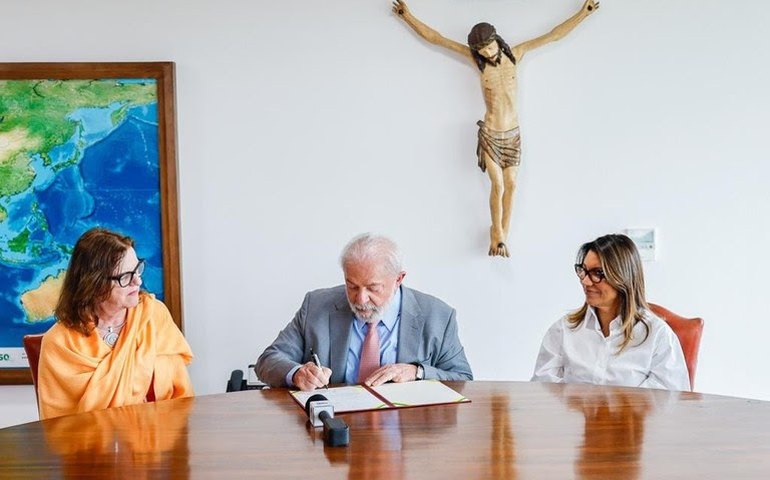 Presidente Lula sanciona lei que concede auxílio-aluguel para mulheres vítimas de violência doméstica