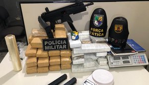 Sub metralhadora e cerca de 30kg de maconha são apreendidos em Aracaju / Foto: Foto: Polícia Militar/SE