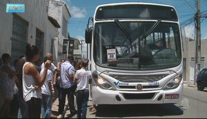 Estudante cai de ônibus escolar em Aracaju