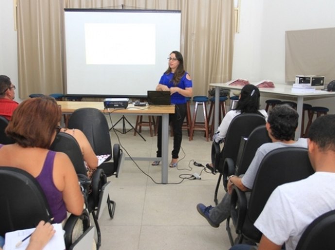 Encontro debate tecnologia digital no contexto educacional