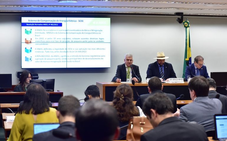 Deputados criticam regulamentação da Aneel para lei da geração distribuída