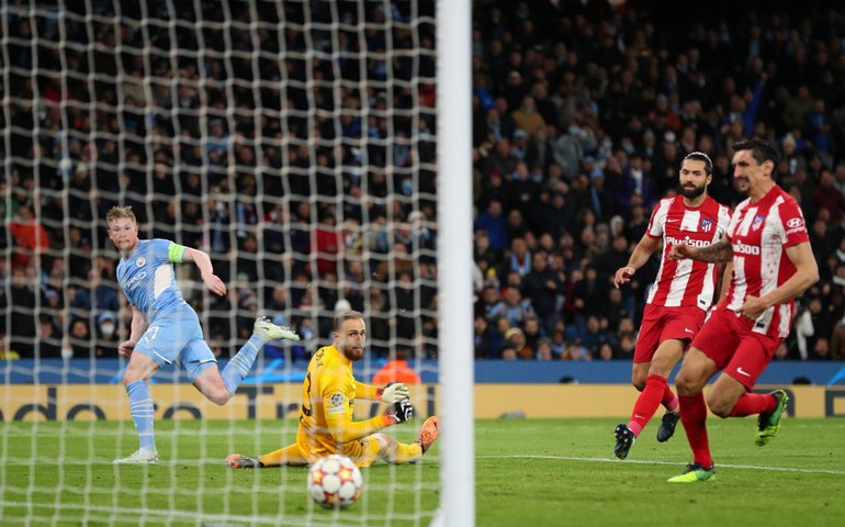 Baterista do Sepultura quebra a perna em show nos EUA; integrante do Angra assume