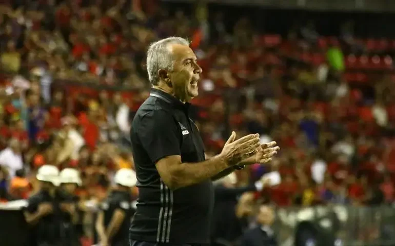 Ponte Preta pode ter mesma formação pela primeira vez nas mãos de Nelsinho Baptista na Série B