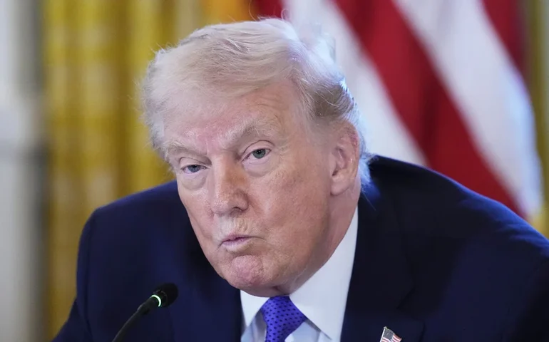 Com a deposição de Maduro, aliado de Cuba, Trump alerta Havana para que faça um 'acordo' antes que seja tarde demais.