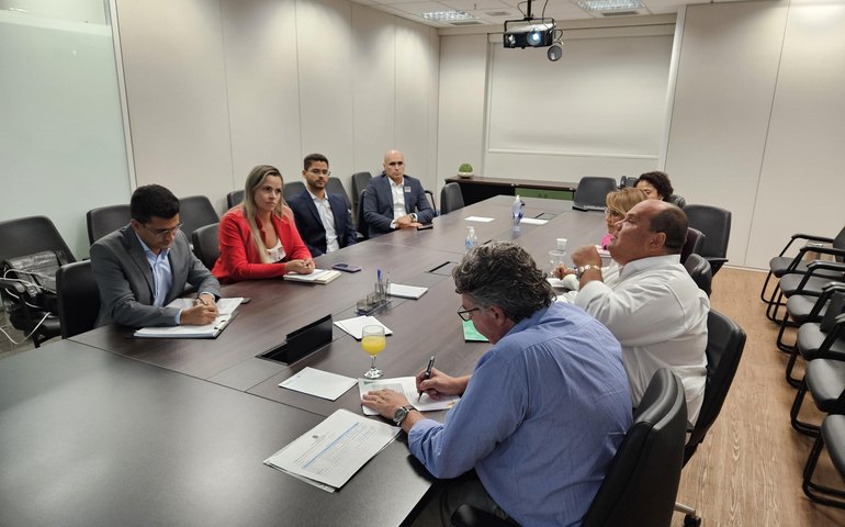 Secretaria de Saúde e governo federal discutem recursos para a rede estadual