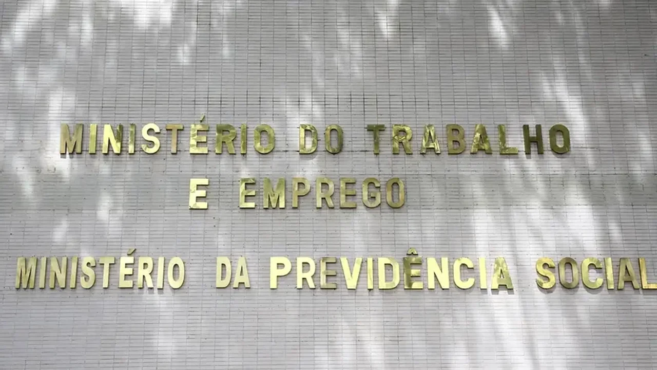 MTE cria Câmara Nacional para acompanhar efeitos do tarifaço dos EUA sobre empregos