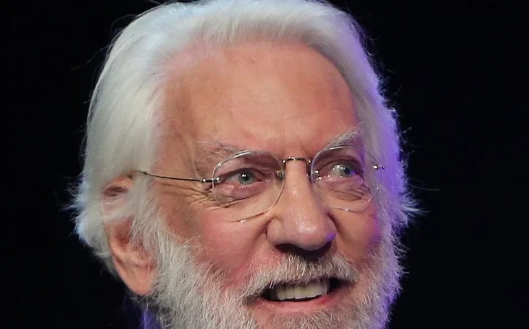 Ator Donald Sutherland, astro de 'Jogos vorazes', morre aos 88 anos