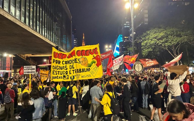 Ato de alunos da USP cobra diálogo com reitoria