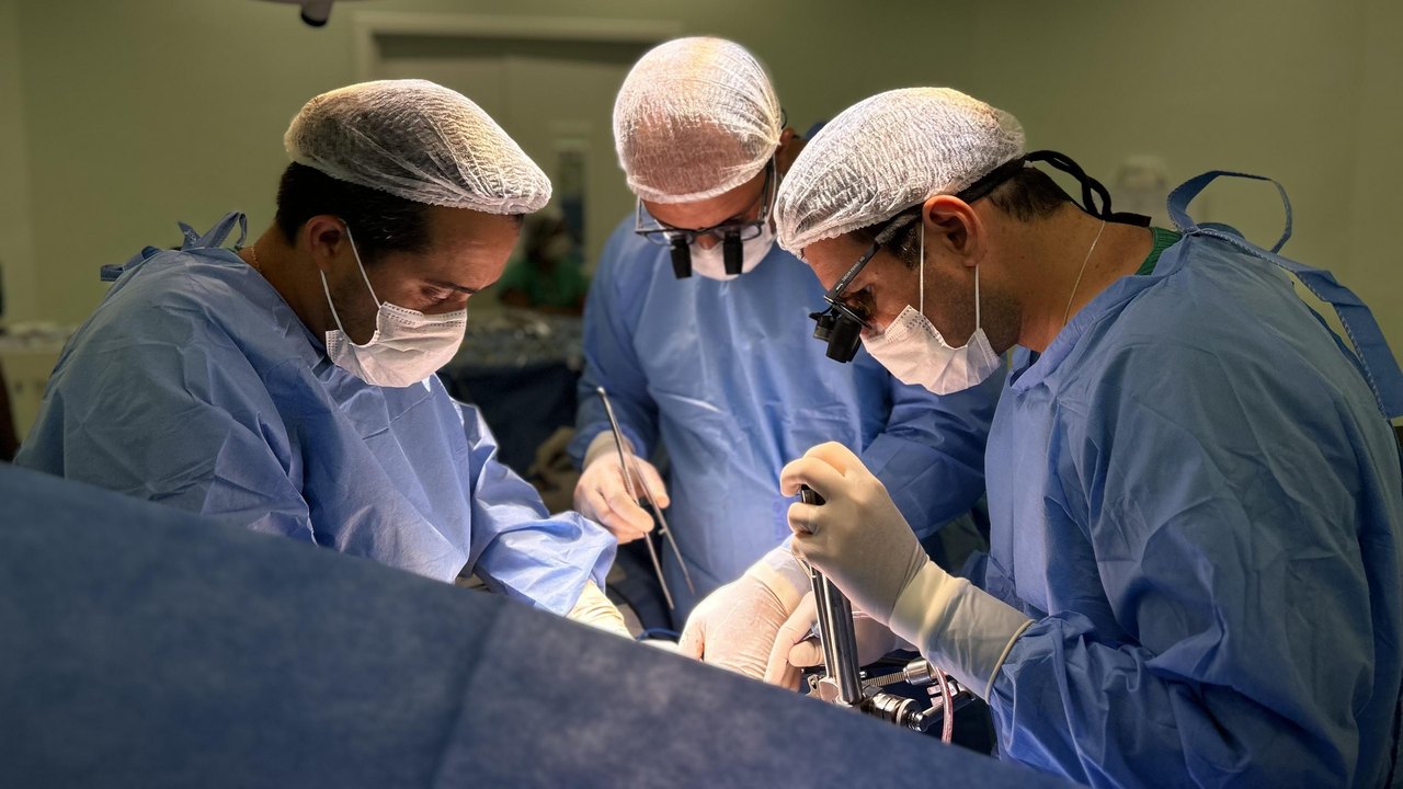 Paciente de 63 anos celebra recuperação após transplante hepático no Hospital do Coração Alagoano