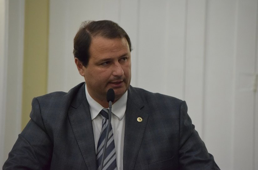 Dudu Hollanda lamenta problemas políticos na cidade de Maribondo