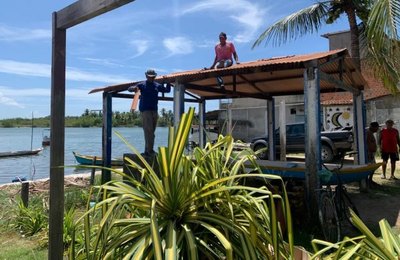 Construções irregulares são demolidas na orla lagunar da Massagueira