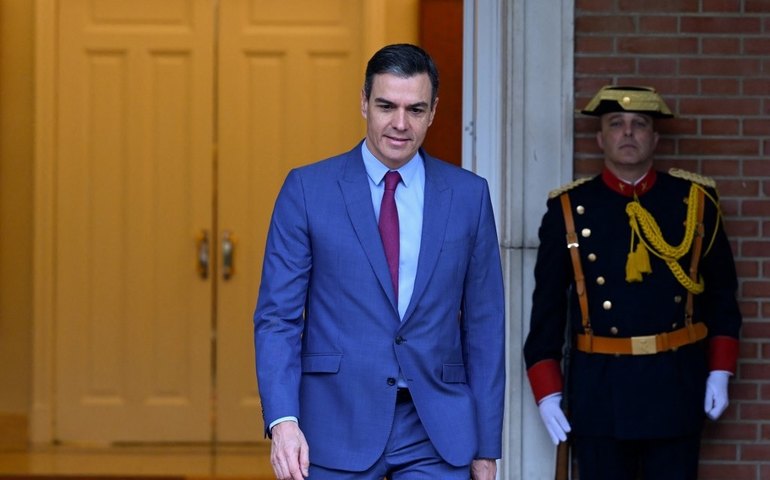 Premiê da Espanha negociará coalizão após novo Parlamento tomar posse
