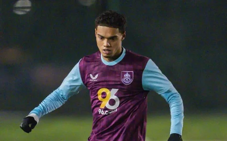 Jornal espanhol critica desempenho e instabilidade do filho de Ronaldinho Gaúcho na Inglaterra