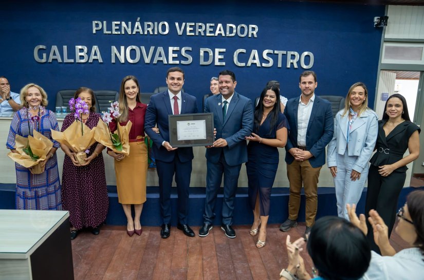 Vereador Allan Pierre homenageia Alexandre Ayres com a Comenda Arthur Ramos pela atuação destacada na saúde pública