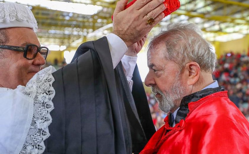 Lula recebe título de Doutor Honoris Causa em Alagoas